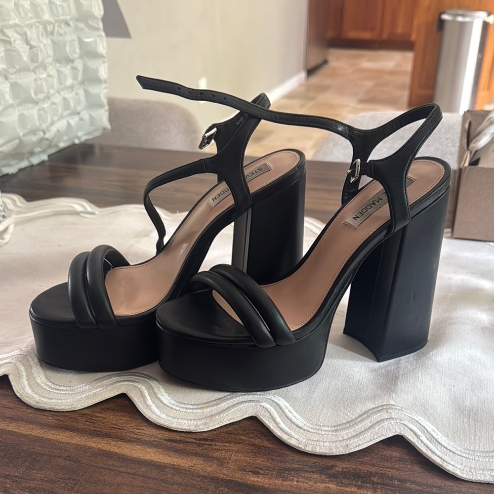 Steve Madden Black Chunky Platform Sandals - Picture 2 of 3